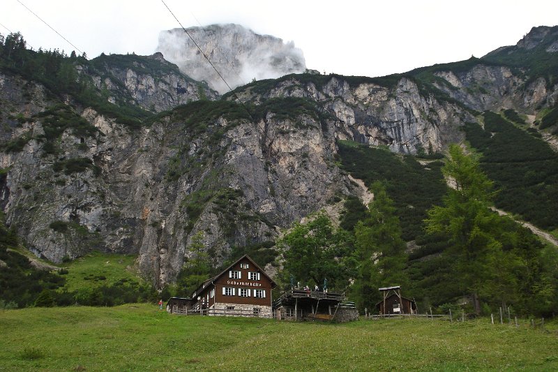 62 Silberkarhuette mit Wasen Spitze 2257 m.JPG